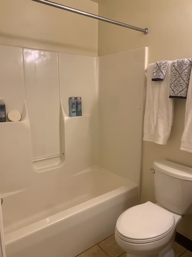 Building Photo - Studio Apartment- W. Cherry Lane