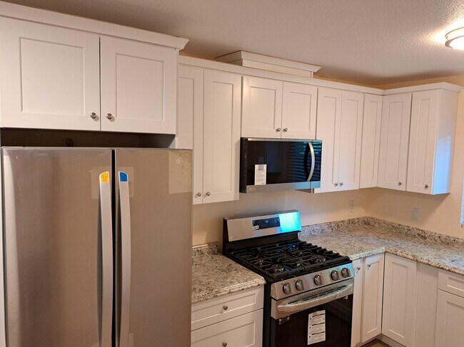 Primary Photo - 35049 Cedar Ave