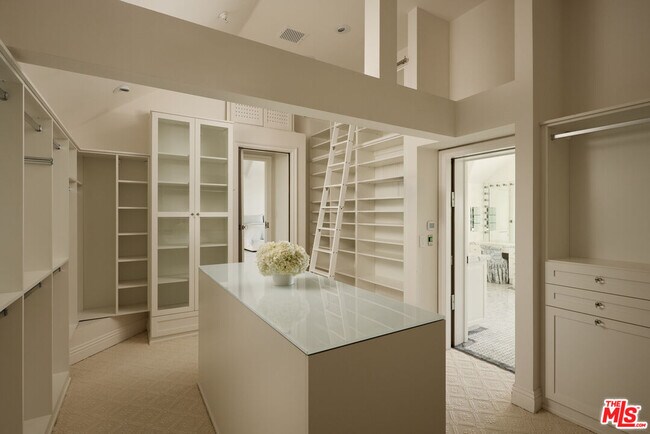 Building Photo - 541 Paseo Miramar