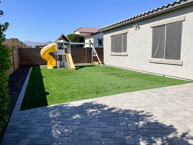 Building Photo - 17243 W Echo Ln