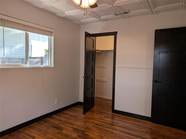 Building Photo - 6915 Providence Ave