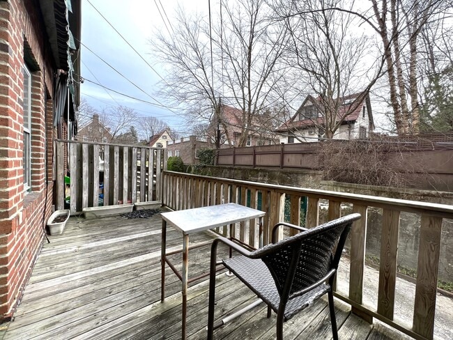 Building Photo - 2-17 Burns St