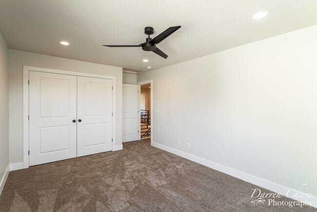 Building Photo - 4 bedroom, 2.5 bathroom townhome in Hurricane!