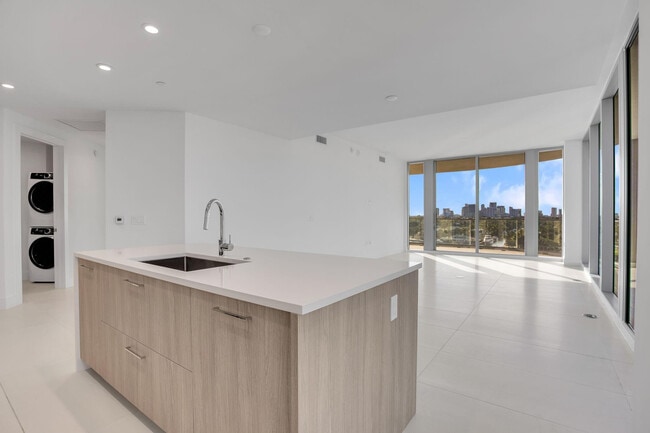 Building Photo - 153 N Seabreeze Blvd