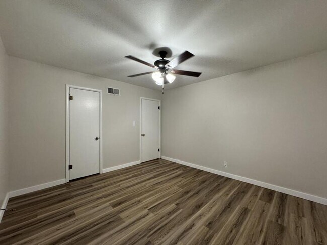 Building Photo - 1044 S Main Ave