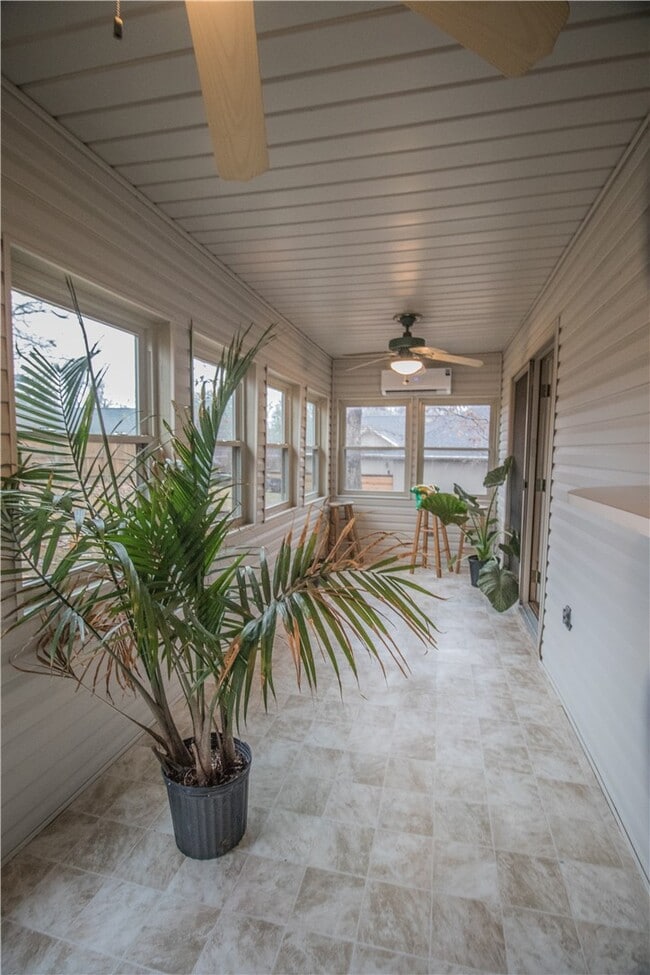 Building Photo - 15284 Putman Rd