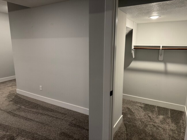 Building Photo - Oak Grove