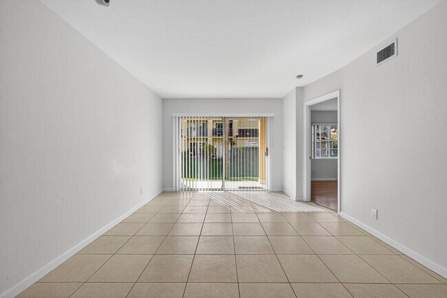 Building Photo - 1120 Lake Shore Dr