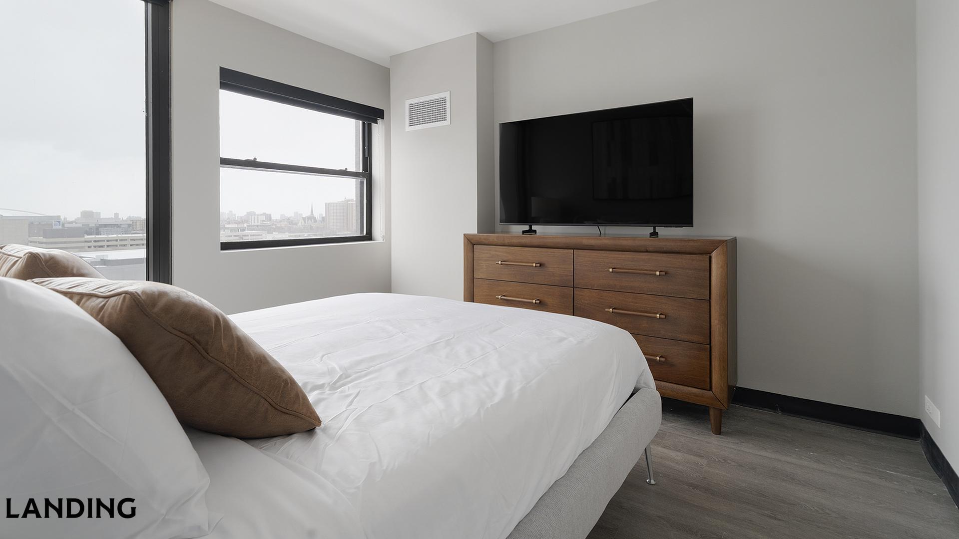 Building Photo - 1922 W Ogden Ave