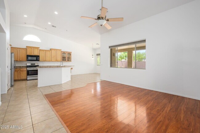 Building Photo - 3816 S Nantucket Dr