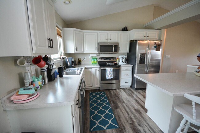Building Photo - Exceptional home in Badger Ridge area of Rochester!