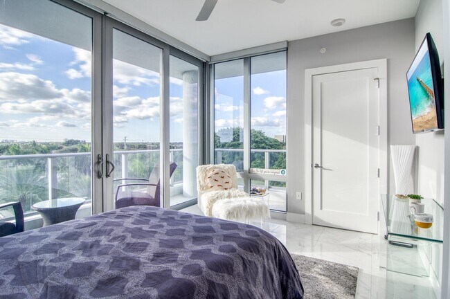 Building Photo - 1 Water Clb Wy