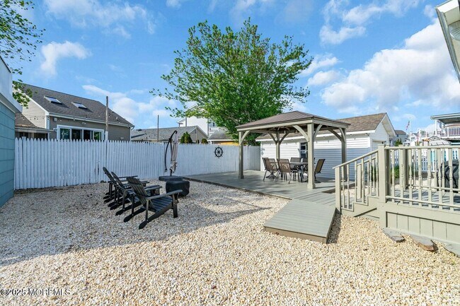 Building Photo - 124 Mathis Dr
