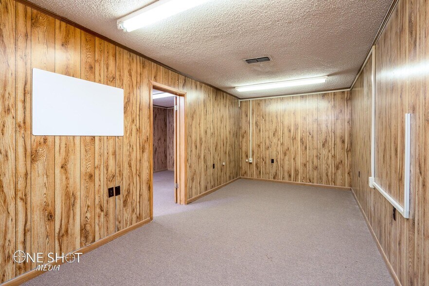 Building Photo - 216 Oak St