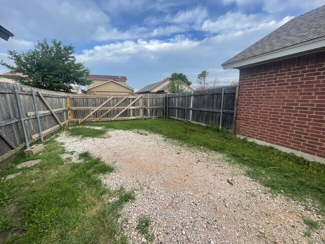 Building Photo - 2-Bedroom Home with 2-Car Garage