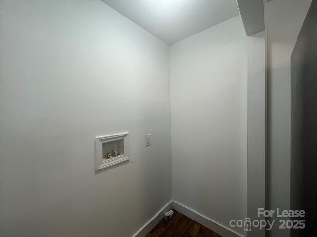Building Photo - 2128 Hodgin St