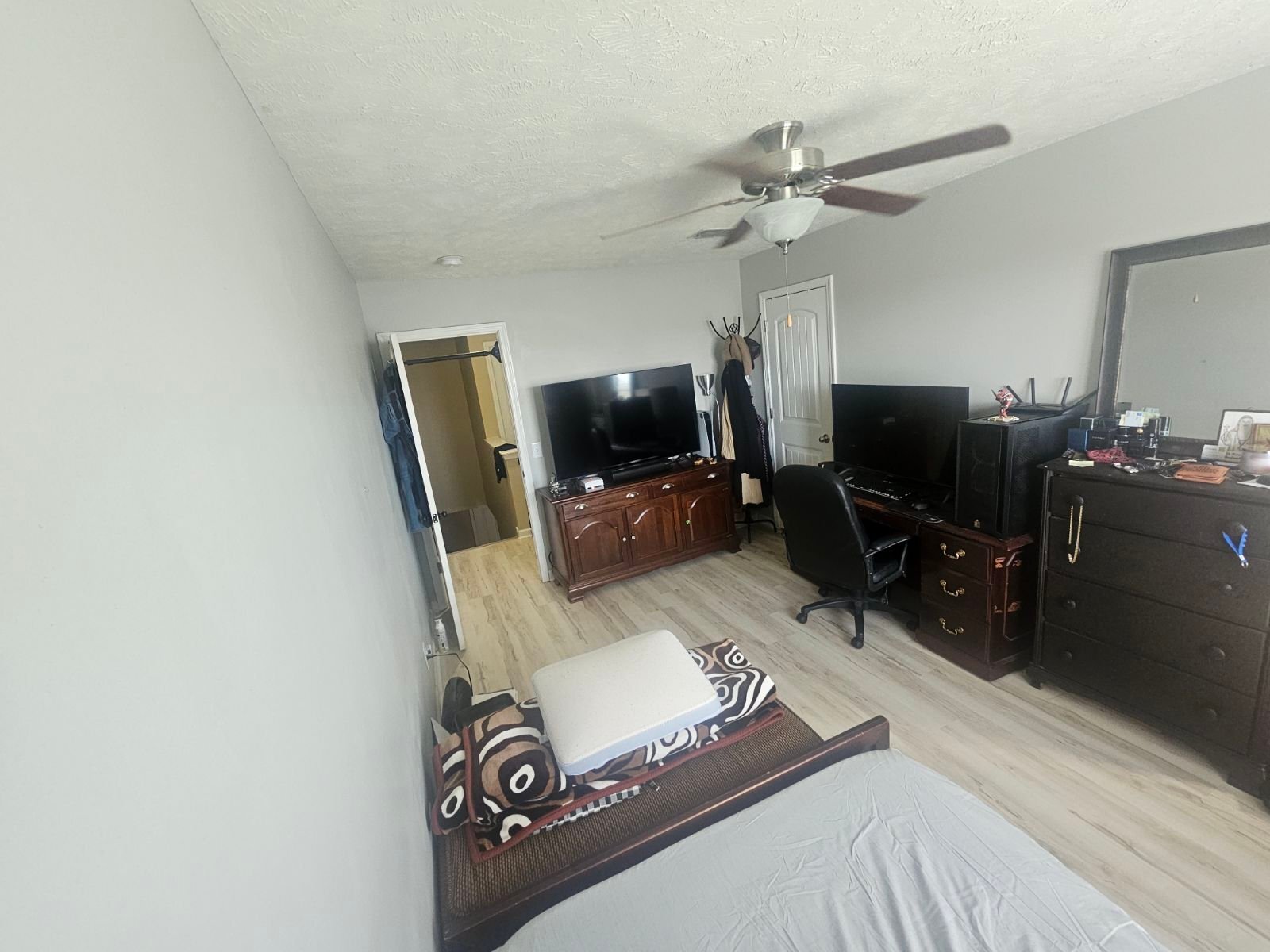 Building Photo - 572 Bradburn Village Cir