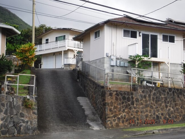 Building Photo - Beautiful Palolo Home 3/1.5/1