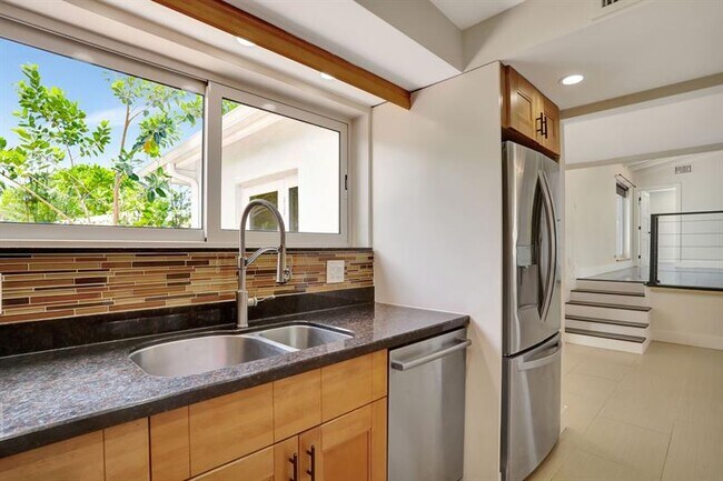 Building Photo - 2616 NE 26th Terrace