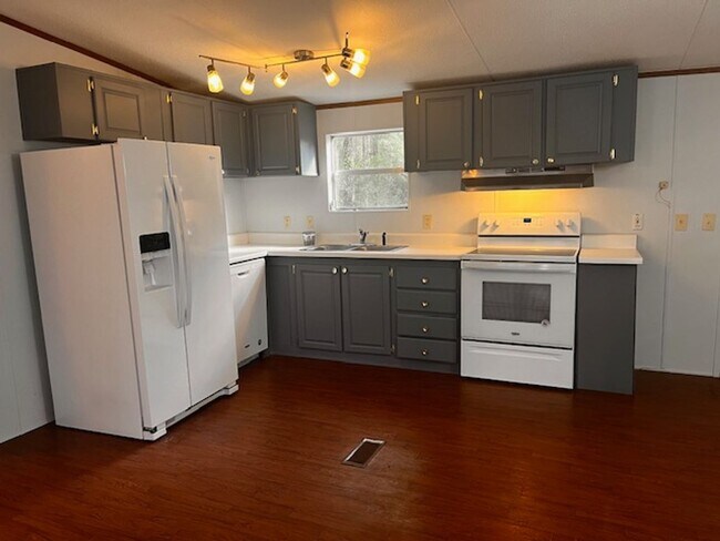 Building Photo - 3 bedroom 2 bath Doublewide MH