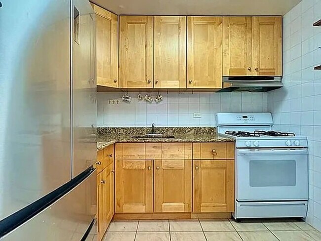 Building Photo - 86-15 Broadway