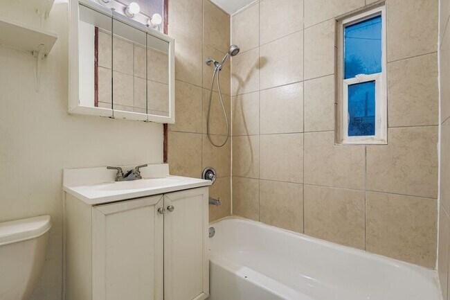 Building Photo - 1129 Valley Manor Ct