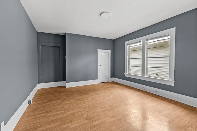 Building Photo - Newly Renovated 4 Bedroom 2 Bathroom Home