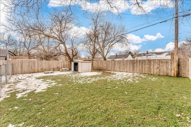 Building Photo - Adorable 2 Bed Riverside Home – Updated & Ready Now!