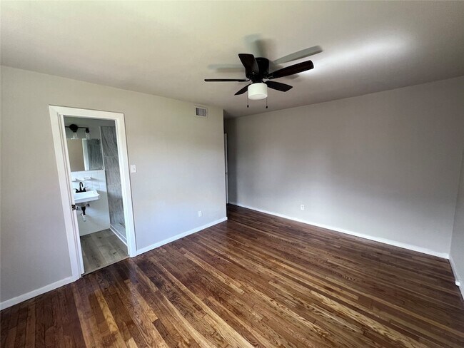 Building Photo - 5742 Flamingo Dr