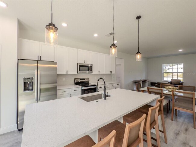 Building Photo - 2850 SW 140th Pl