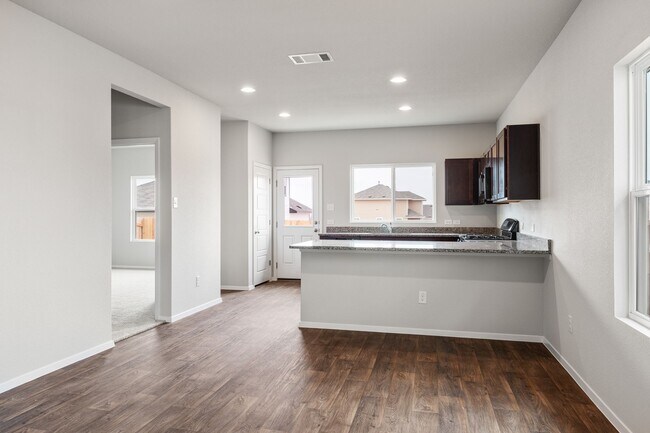 Building Photo - Charming 3-Bedroom Home Near Kyle & San Ma...