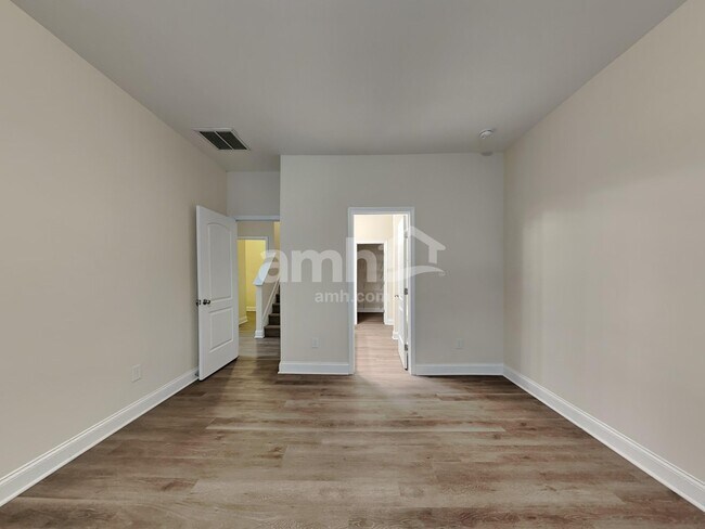 Building Photo - 2217 Magnolia Ct