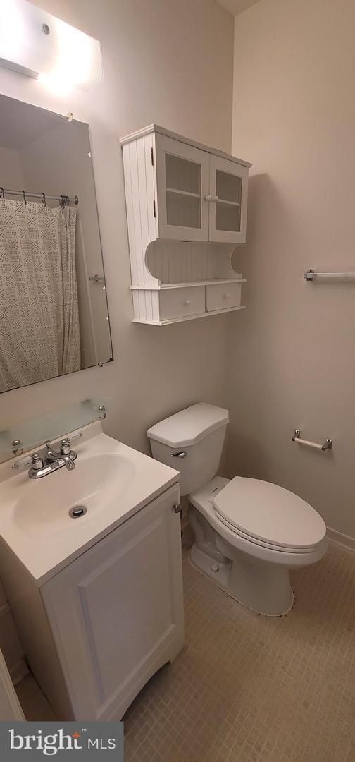 Building Photo - Love to relax? Love to entertain? You can ...