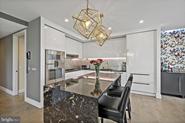 Building Photo - 1414 S Penn Square