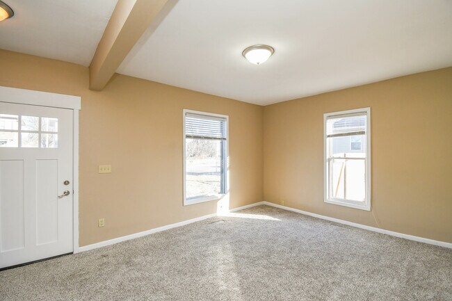 Building Photo - 817 W 12th St