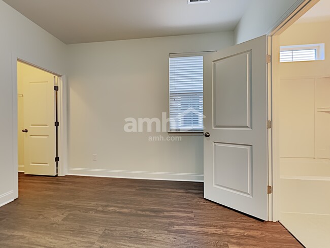Building Photo - 132 Sago Ct