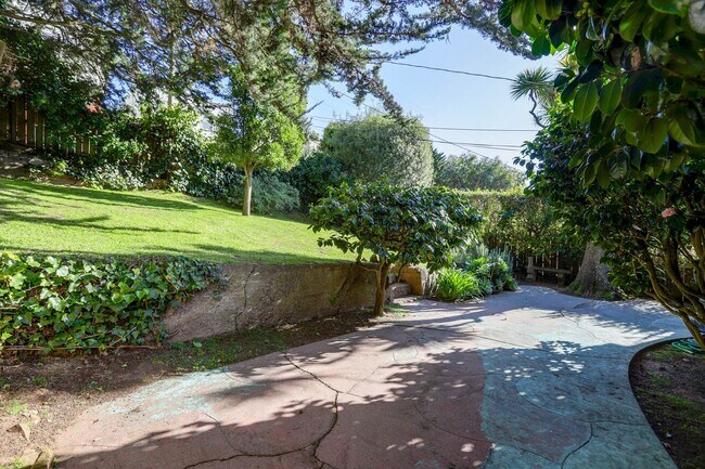 Building Photo - 3 Bed / 2 Bath charming home in upscale neighborhood near Glen Park. YouTube Tour!!