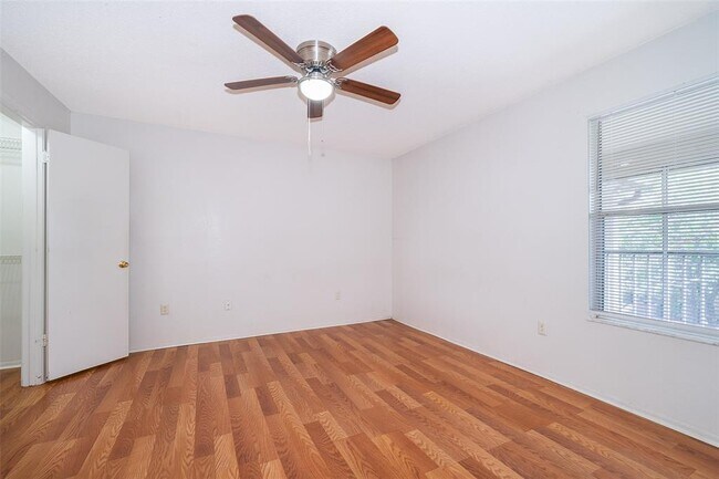 Building Photo - 627 Dory Ln