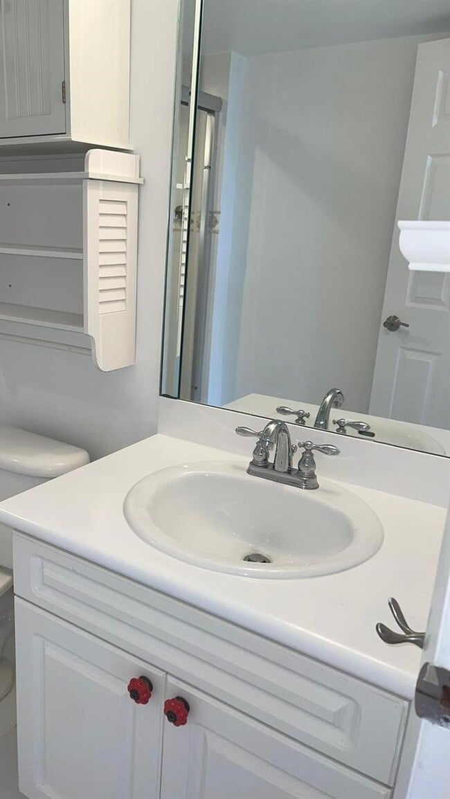 Building Photo - 2000 NE 135th St