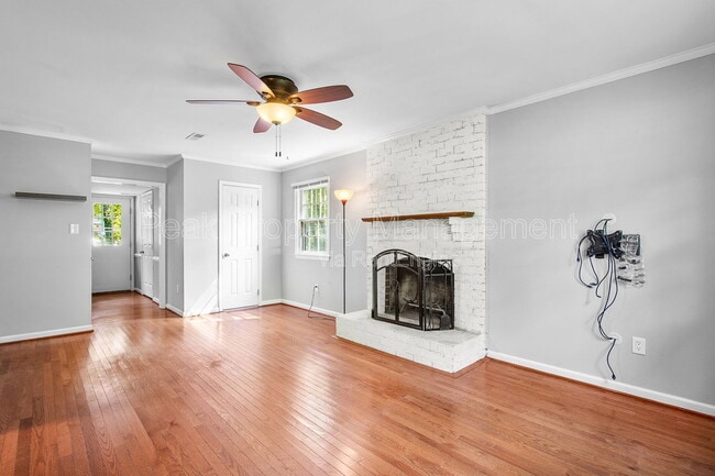 Building Photo - 2353 Shoreham Dr