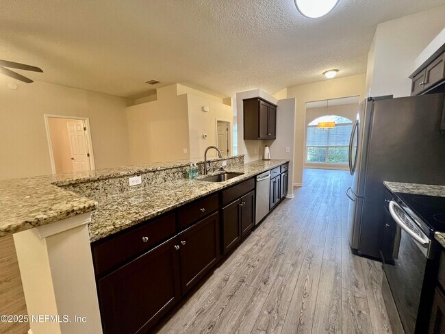 Building Photo - 1455 Silver Bell Ln