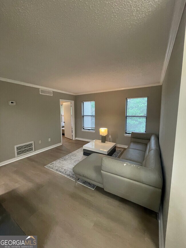 Building Photo - 2014 Huntingdon Chase