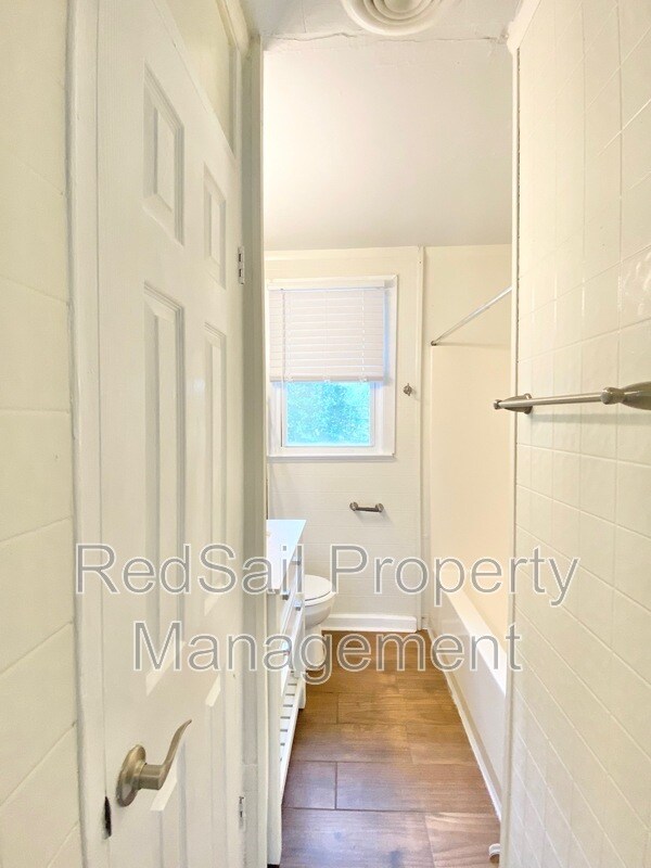 Building Photo - 323 Roane Dr