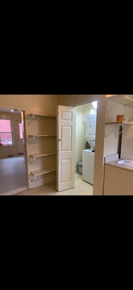 Building Photo - 216 W Evers Ave