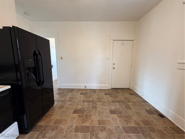 Building Photo - 317 12th St NE