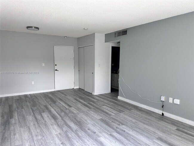 Building Photo - 17620 Atlantic Blvd