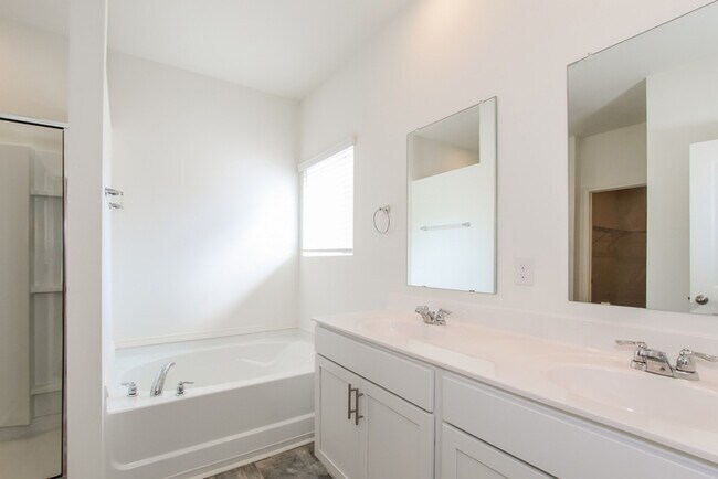 Building Photo - 5673 Timber Leaf Lp