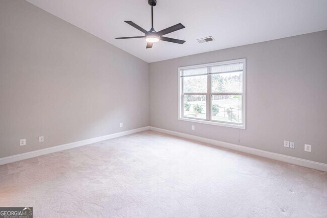 Building Photo - 5660 Crest Hill Dr NE