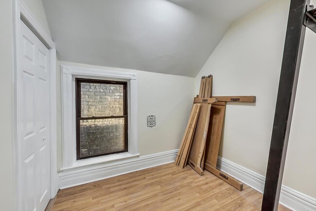 Building Photo - 1445 N California Ave