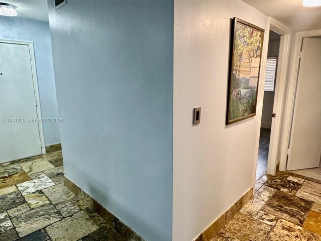 Building Photo - 900 NE 12th Ave